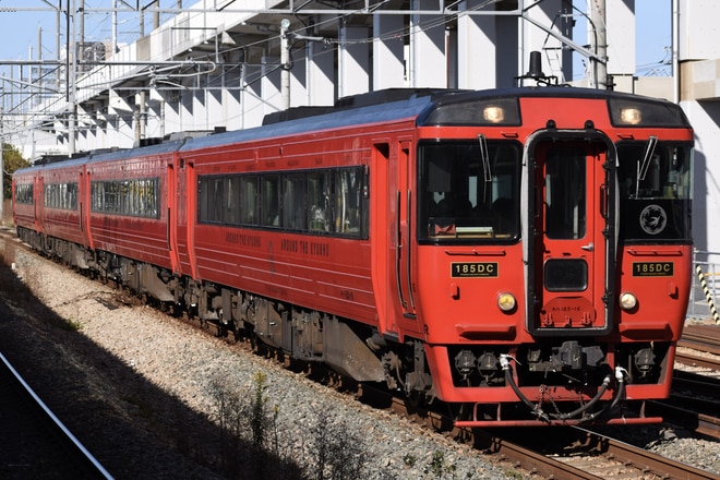 大分車両センターキハ185系キハ185–16を竹下駅で撮影した写真
