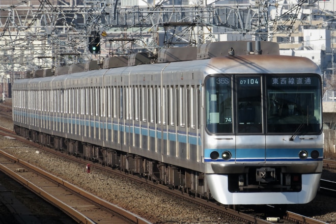 深川検車区07系07-104Fを西荻窪駅で撮影した写真