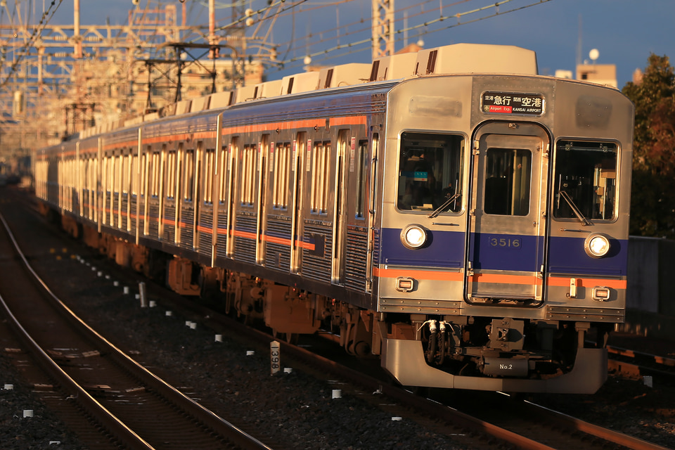 南海3000系3515F<br class="br-sp" />(3515編成)の写真
