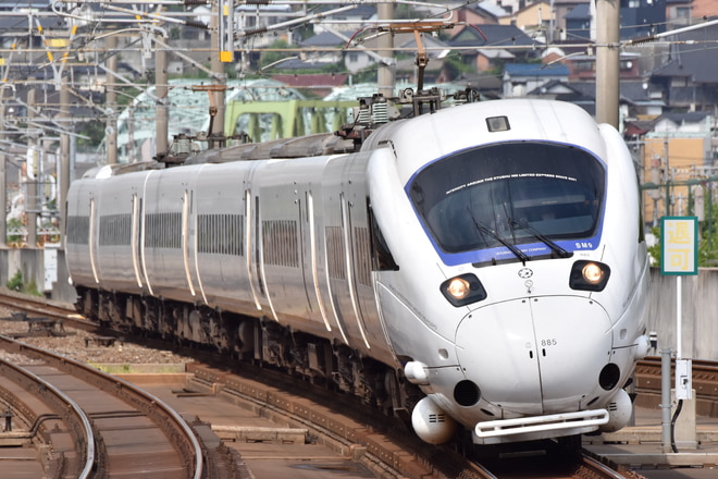 南福岡車両区885系SM9編成をスペースワールド駅で撮影した写真