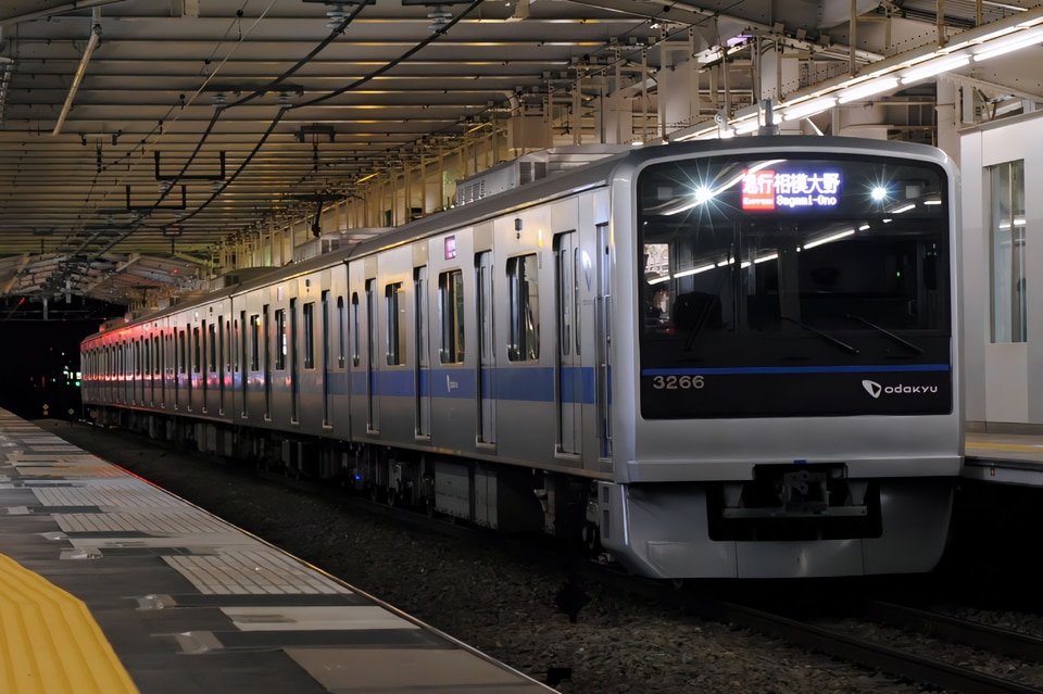 小田急3000形3266×6<br class="br-sp" />(3266F)(3266編成)の写真