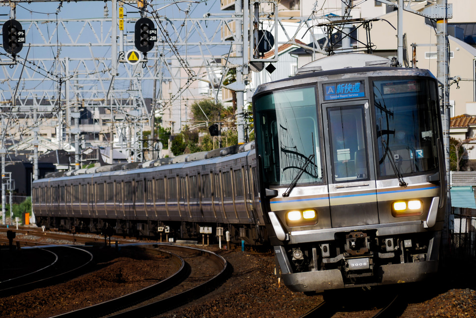JR西223系V8編成<br class="br-sp" />(ホシV8編成)の写真