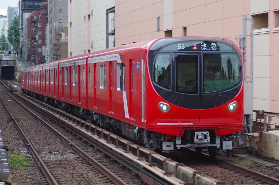 メトロ2000系2135F<br class="br-sp" />(2135編成)の写真
