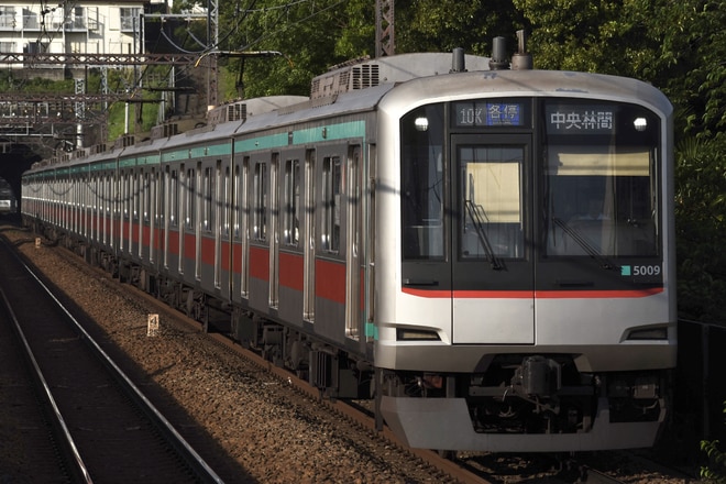 長津田検車区5000系5109Fを田奈駅で撮影した写真