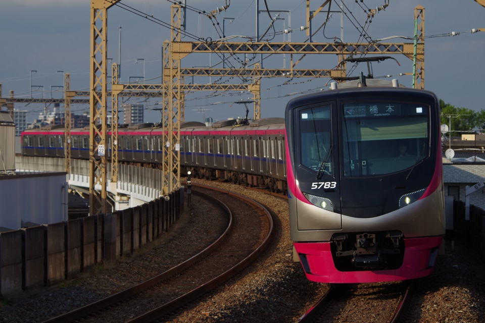 京王5000系5733F<br class="br-sp" />(5733編成)の写真