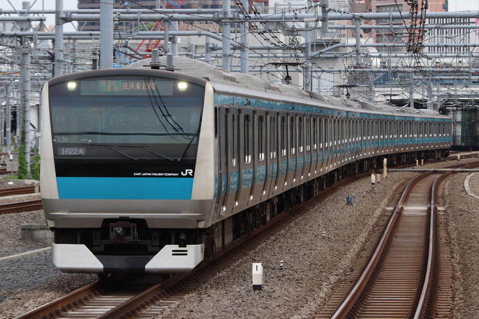 JR東E233系サイ136編成<br class="br-sp" />(ウラ136編成)の写真