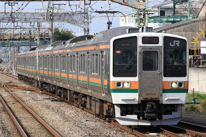 高崎車両センター211系タカC15編成を新前橋駅で撮影した写真