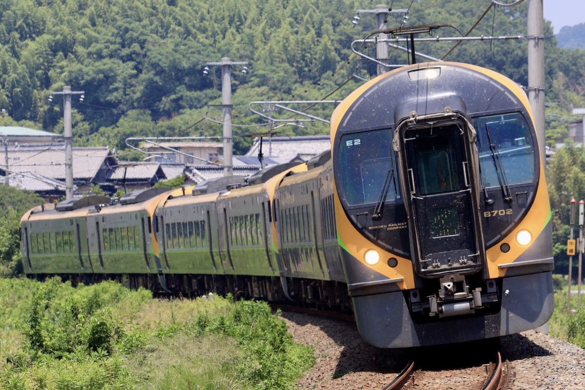 JR四国 松山運転所 8600 E2編成