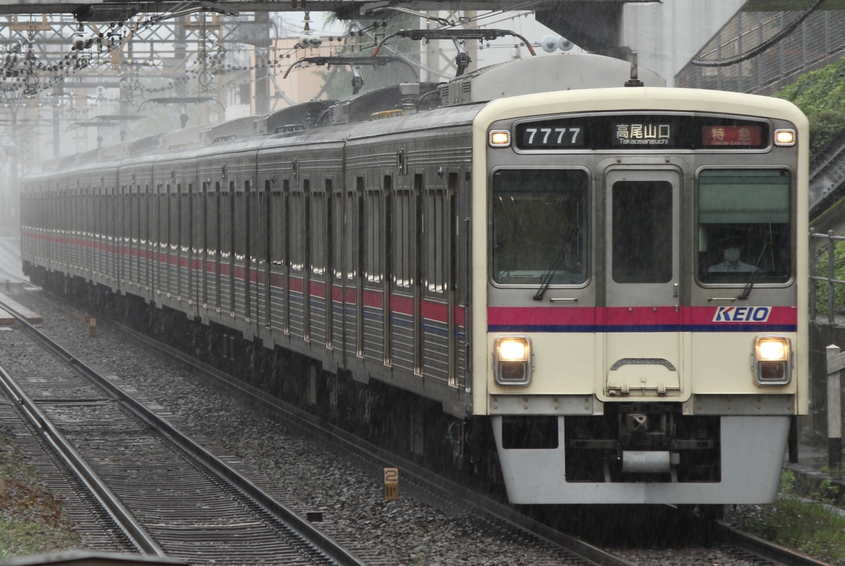 京王電鉄  7000系 7727f