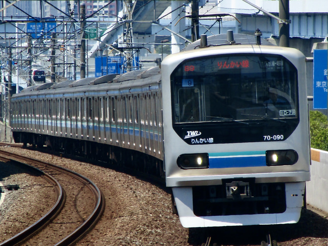 東臨運輸区70-000形Z9編成を東雲駅で撮影した写真