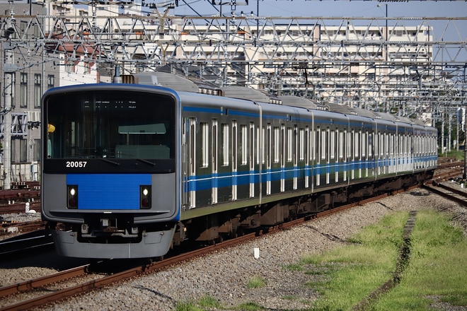 南入曽車両基地20000系20157Fを新所沢駅で撮影した写真