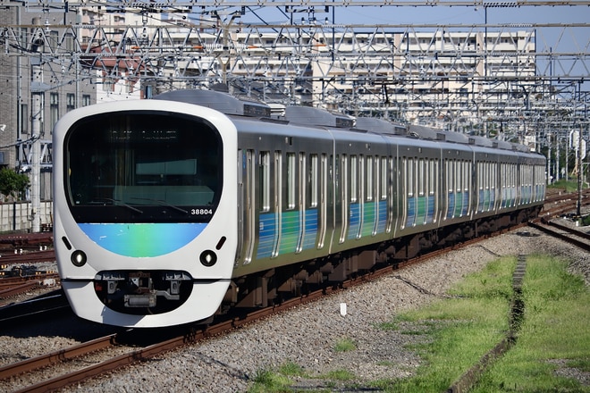 南入曽車両基地30000系38104Fを新所沢駅で撮影した写真