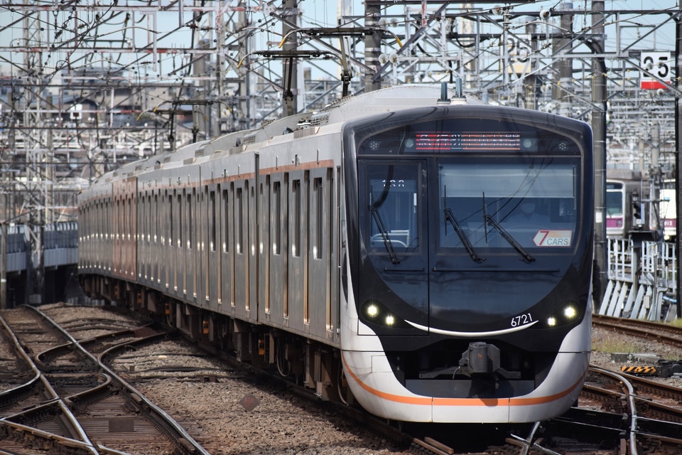 東急6020系6121F<br class="br-sp" />(6121編成)の写真