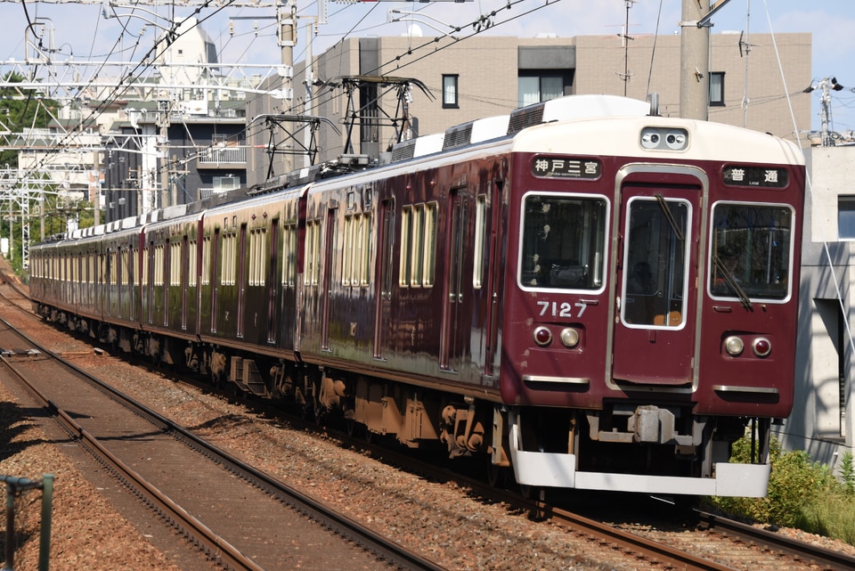 阪急7000系7027×8R<br class="br-sp" />(7027F)(7027編成)の写真