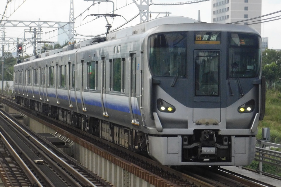 JR西225系HF414編成<br class="br-sp" />(ヒネHF414編成)の写真