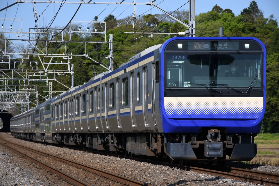 JR東E235系クラF-03編成<br class="br-sp" />(F-03編成)(クラF-03)の写真
