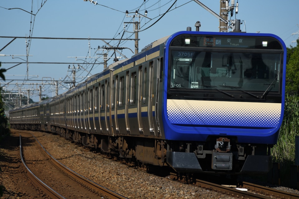 JR東E235系クラJ-05編成<br class="br-sp" />(J-05編成)(クラJ-05)の写真
