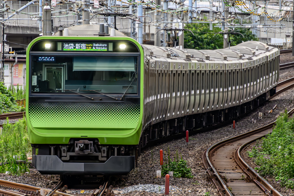 JR東E235系トウ25編成<br class="br-sp" />(トウ25)の写真