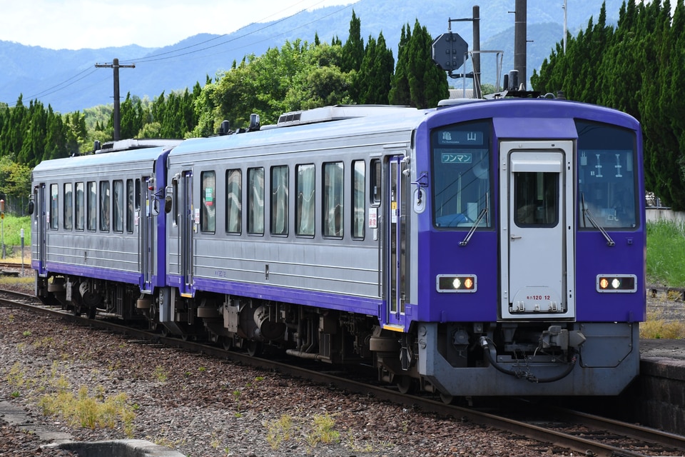 JR西キハ120形キハ120-12の写真