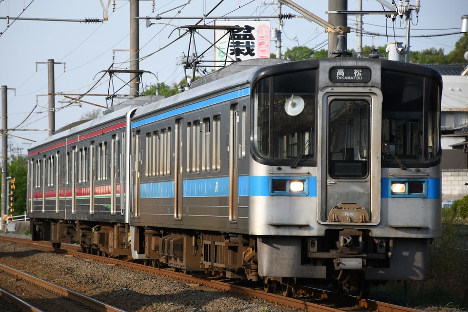 JR四7000系7015の写真