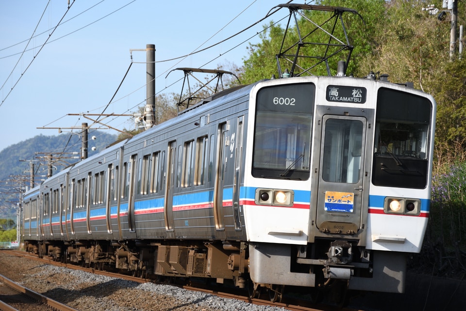 JR四6000系6002F<br class="br-sp" />(第2編成)の写真