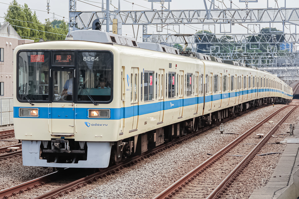 小田急8000形8264×6<br class="br-sp" />(8264F)(8264編成)の写真