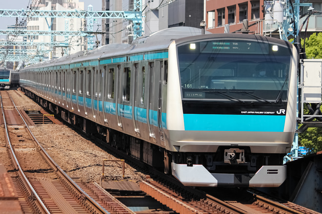 E233系1000番台を関内駅で撮影した写真