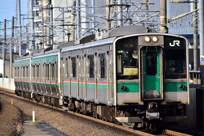仙台車両センター701系F2-511編成を長町駅で撮影した写真