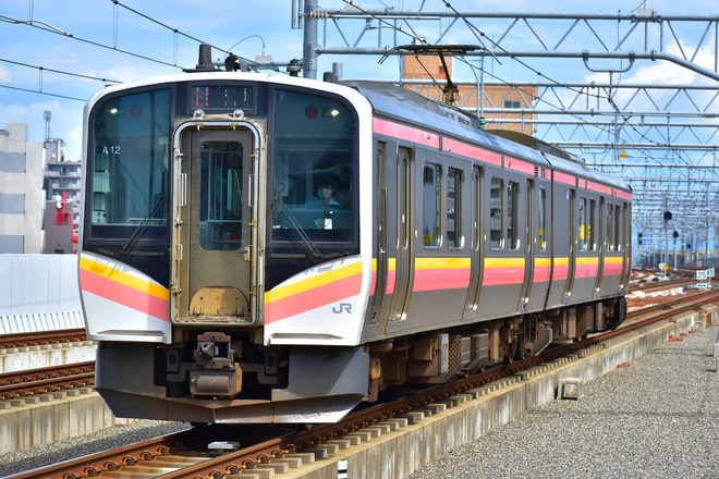 新潟車両センターE129系rニイA12編成を新潟駅で撮影した写真