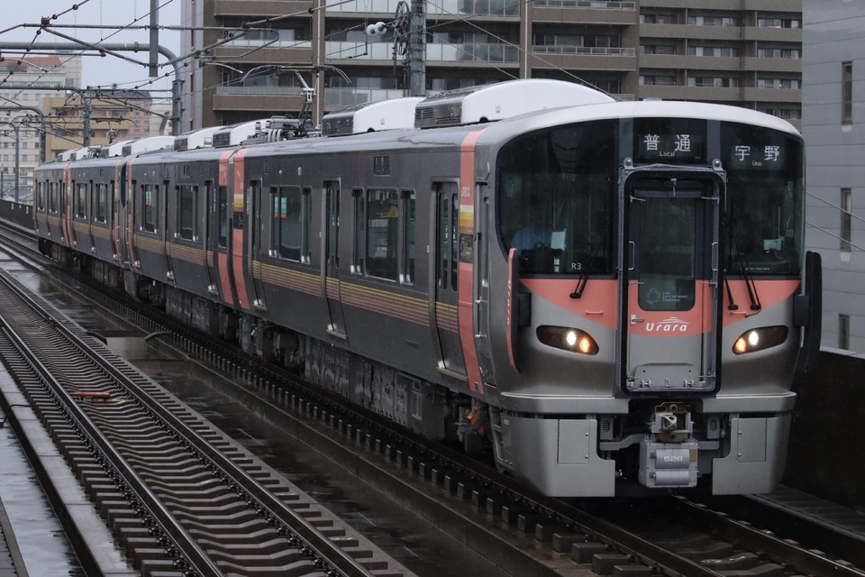 JR西227系R3編成<br class="br-sp" />(オカR3編成)の写真
