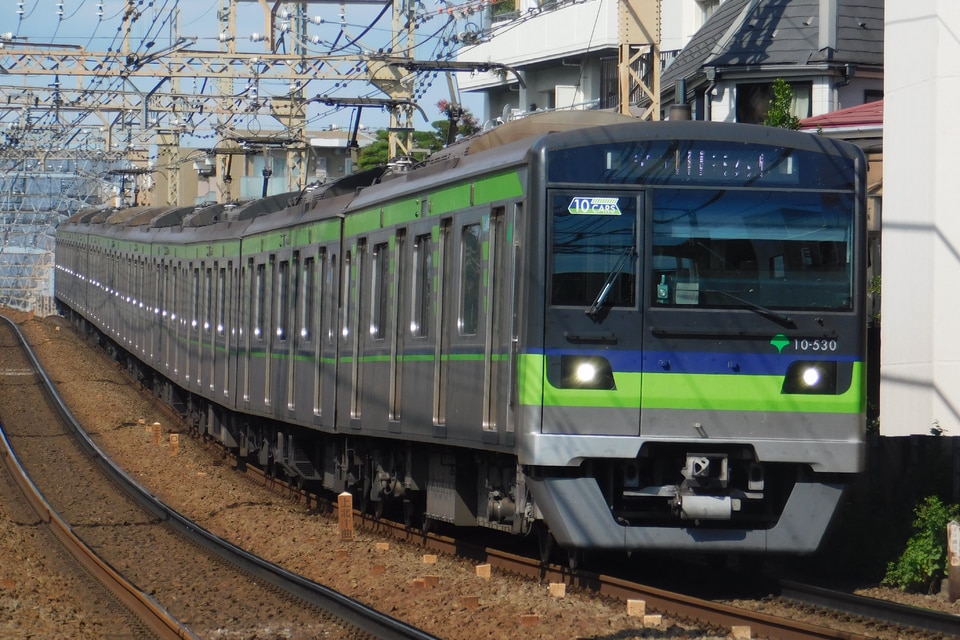 都営10-300形10-530編成<br class="br-sp" />(10-530F)の写真