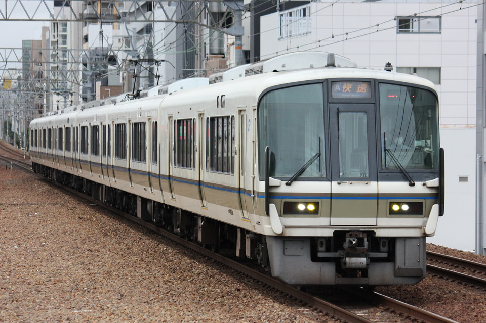JR西221系B14編成<br class="br-sp" />(ホシB14編成)の写真