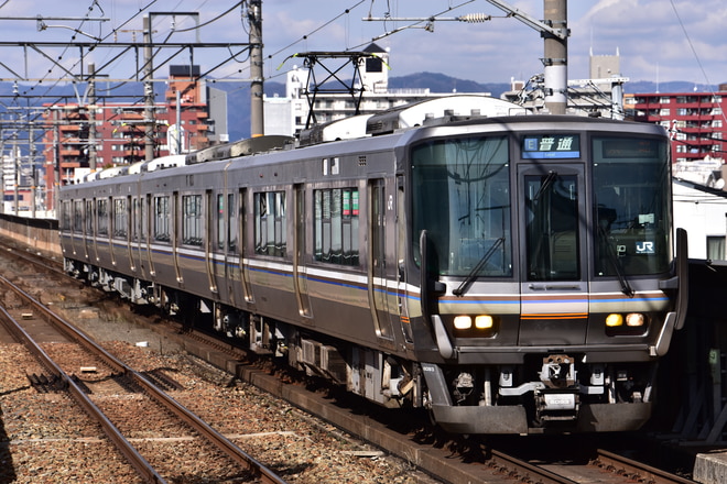 吹田総合車両所京都支所223系R01編成を梅小路京都西駅で撮影した写真