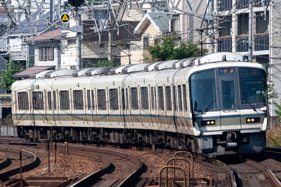 JR西221系B15編成<br class="br-sp" />(ホシB15編成)の写真
