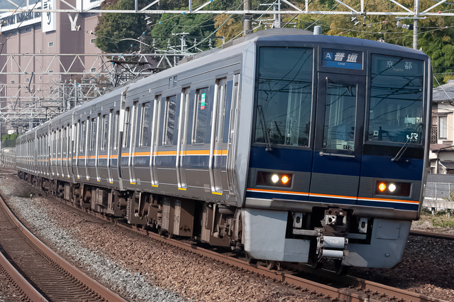 207系アカH12編成を山崎駅で撮影した写真
