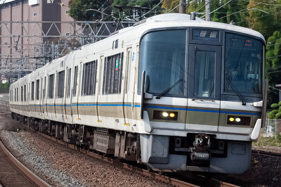 JR西221系B10編成<br class="br-sp" />(ホシB10編成)の写真