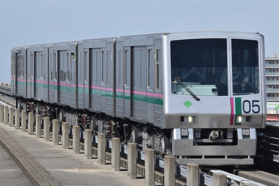 都営300形305F<br class="br-sp" />(305編成)の写真