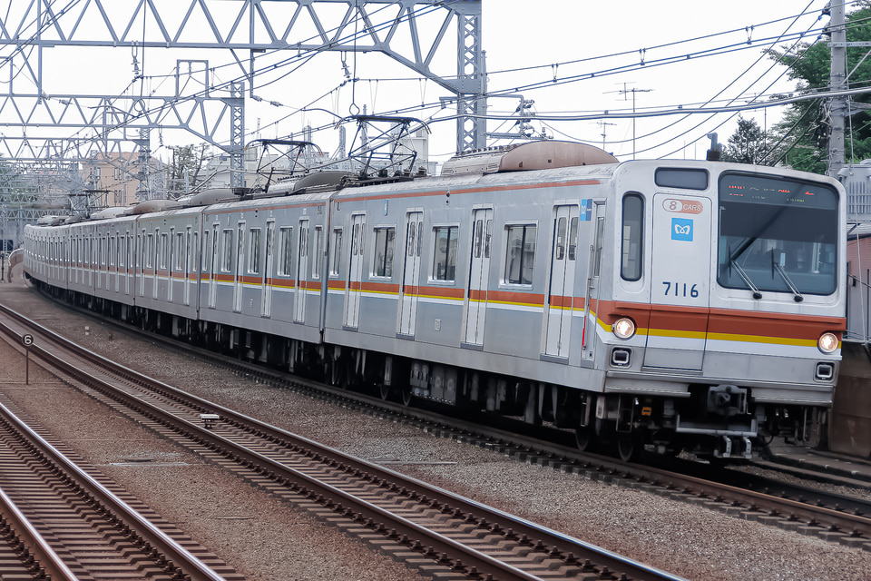 東京メトロ(営団地下鉄)7000系 仕切戸操作スイッチ 東京メトロ(営団地下鉄)7000系 仕切戸操作スイッチ