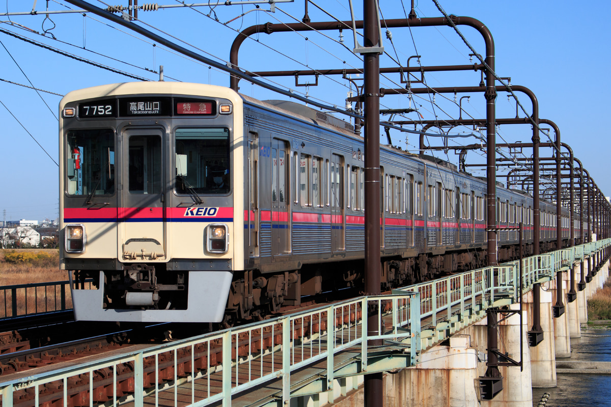 京王電鉄  7000系 7702F