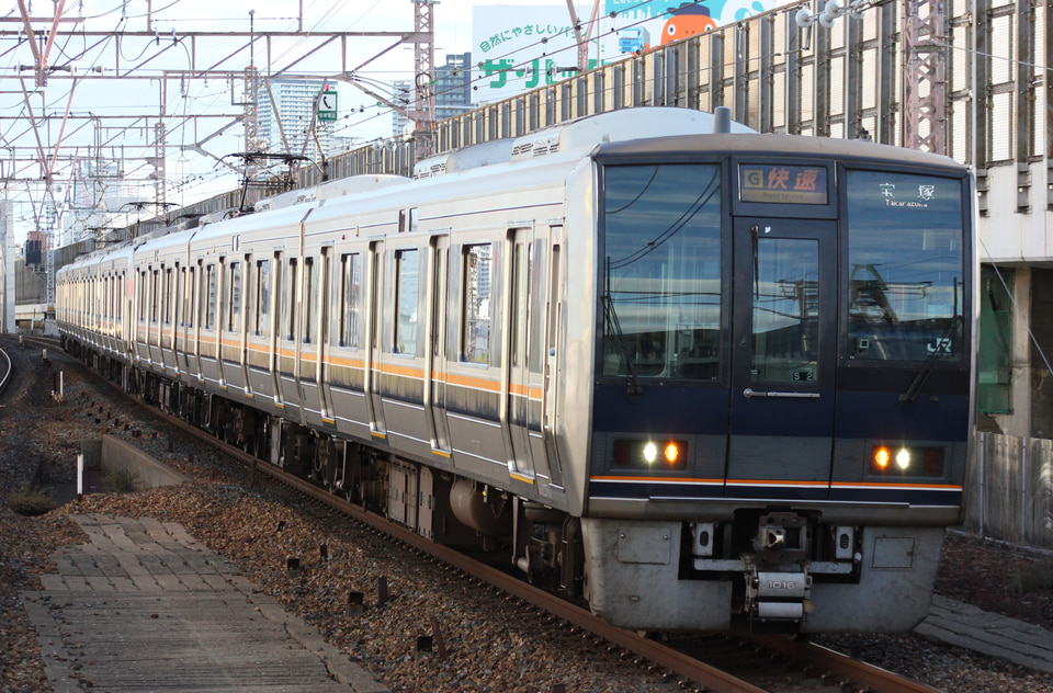 JR西キハ122系S2編成<br class="br-sp" />(キハ122-2)の写真