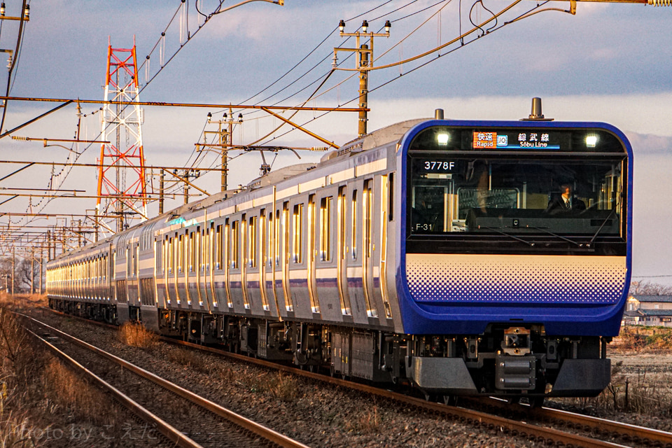 JR東E235系クラF-31編成<br class="br-sp" />(F-31編成)(クラF-31)の写真