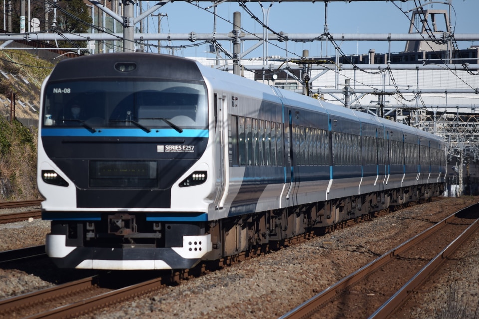 JR東E257系オオNA-08編成<br class="br-sp" />(オオNA-08)(NA08編成)(NA-08編成)の写真