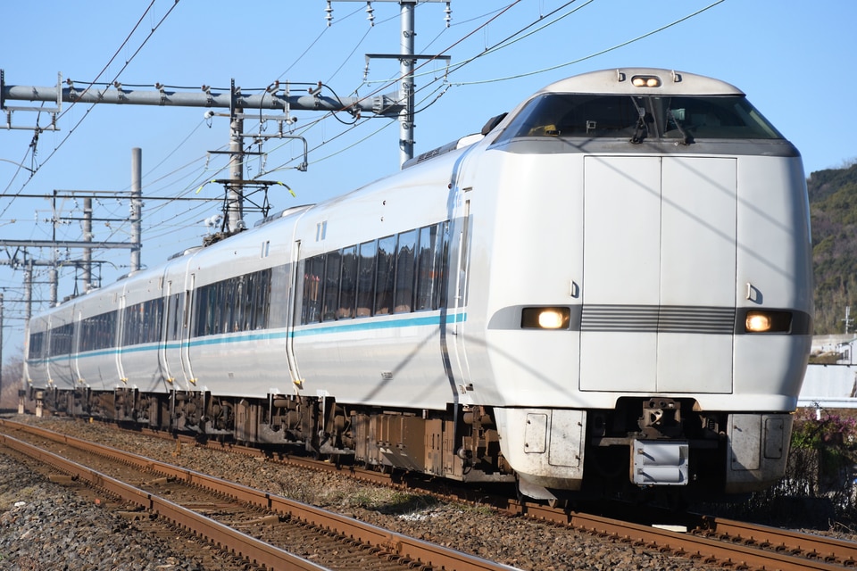 JR西223系J1編成<br class="br-sp" />(ホシJ1編成)の写真