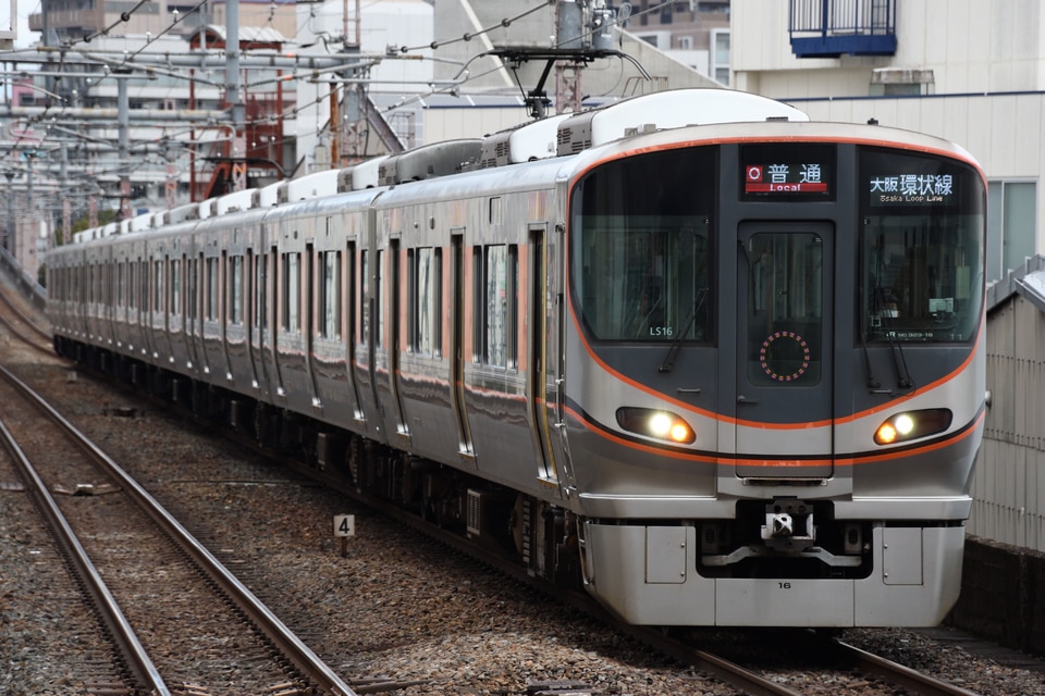 JR西323系LS16編成の写真