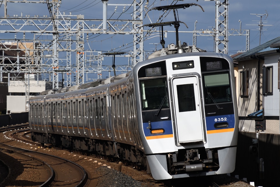 南海8300系8702F<br class="br-sp" />(8702編成)の写真