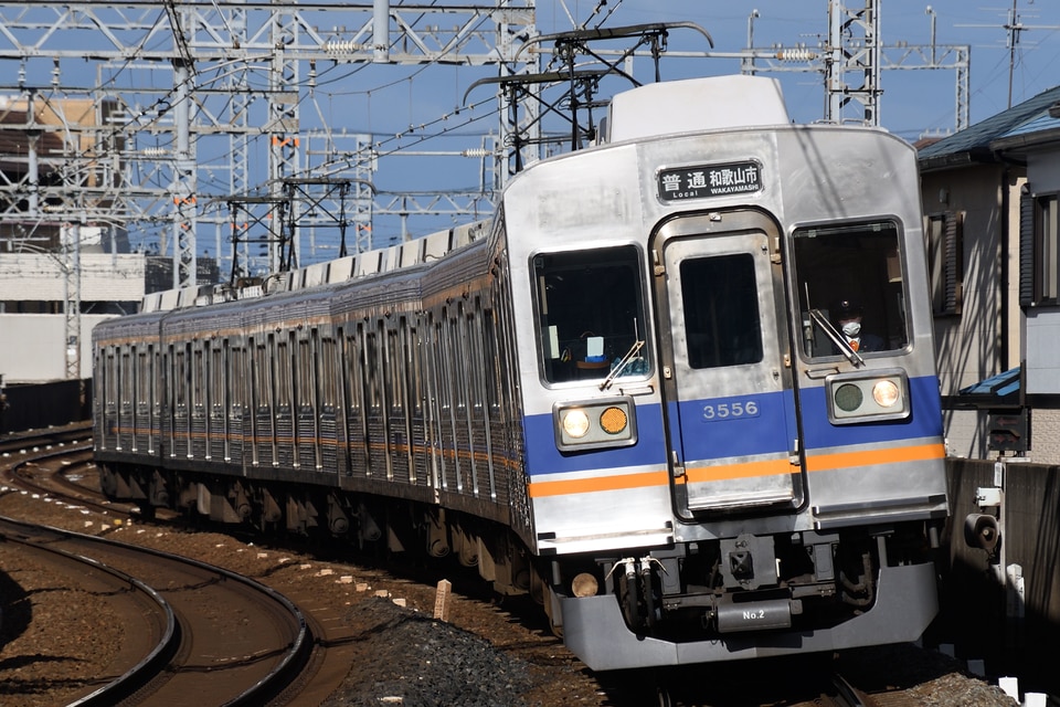 南海3000系3517F<br class="br-sp" />(3517編成)の写真