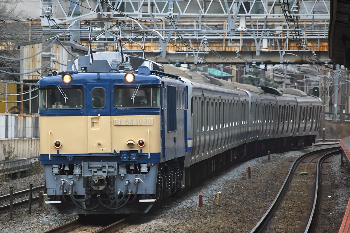 JR東日本 新潟車両センター EF64 1030