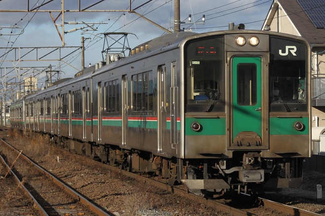 仙台車両センター本所701系F4-17編成を名取駅で撮影した写真