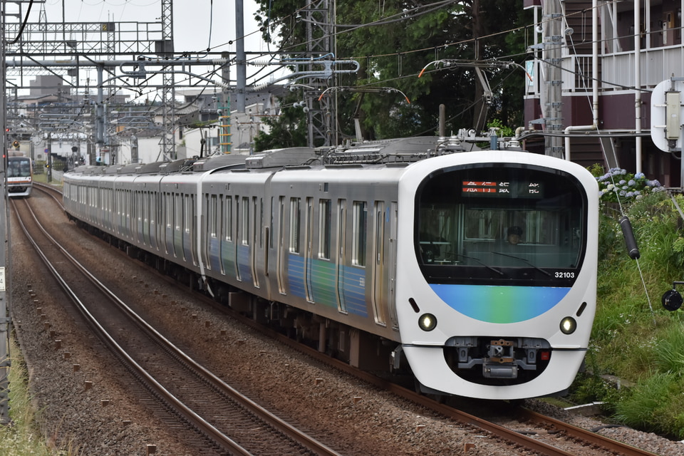 西武30000系32103F<br class="br-sp" />(32103編成)の写真