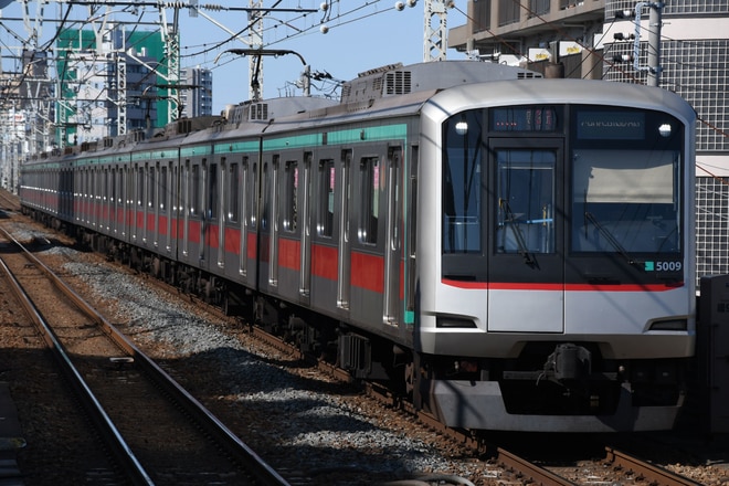 長津田検車区5000系5109Fを五反野駅で撮影した写真
